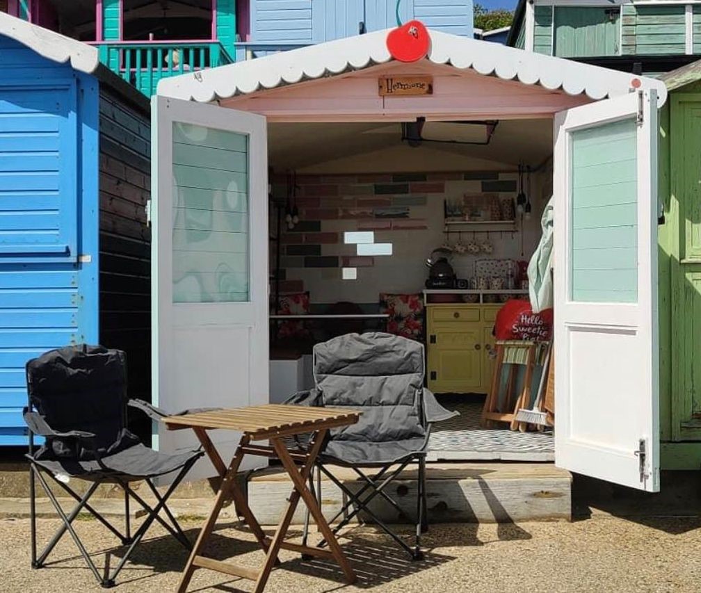 Hermione with picnic table and chairs